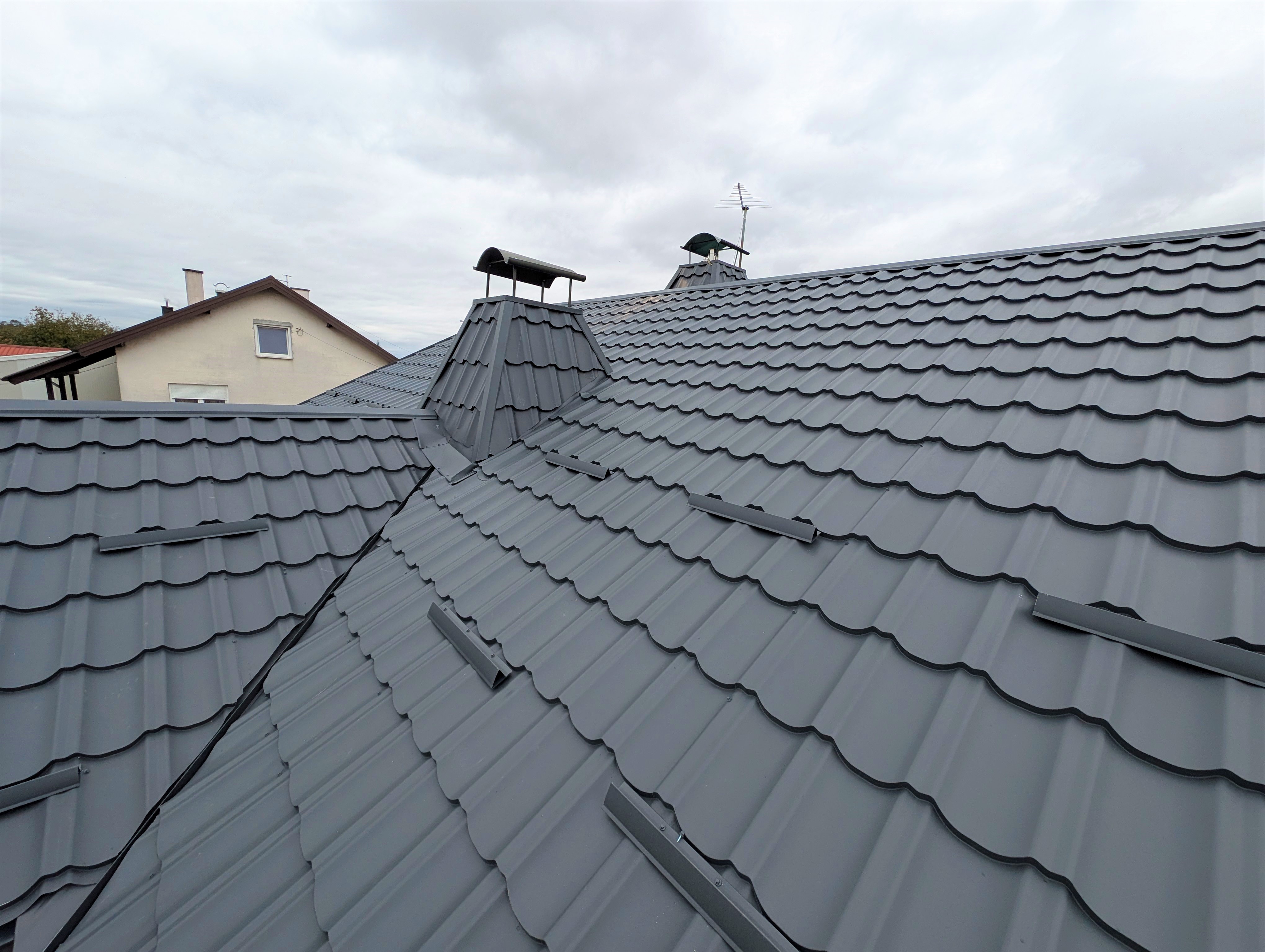 PXL 20241004 104549819.RAW 01.MP.COVER