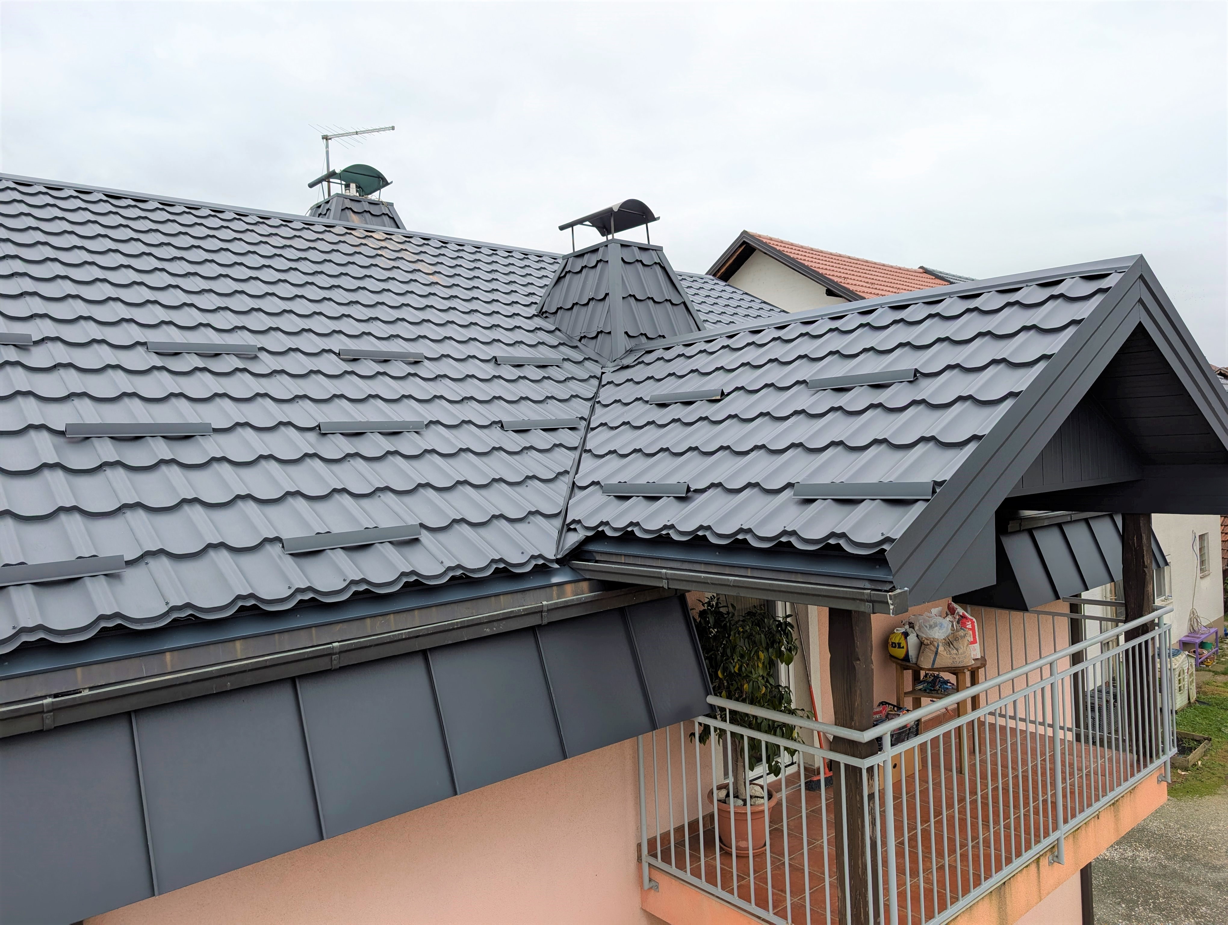 PXL 20241004 105946139.RAW 01.MP.COVER